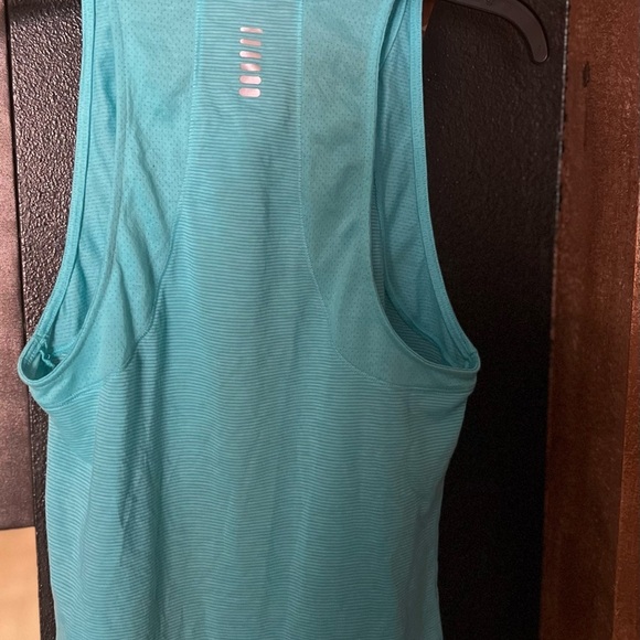 🔥3 for $25🔥 EUC TEAL BLUE UNDER ARMOUR ATHLETIC TANK TOP SZ SM P - Picture 5 of 5